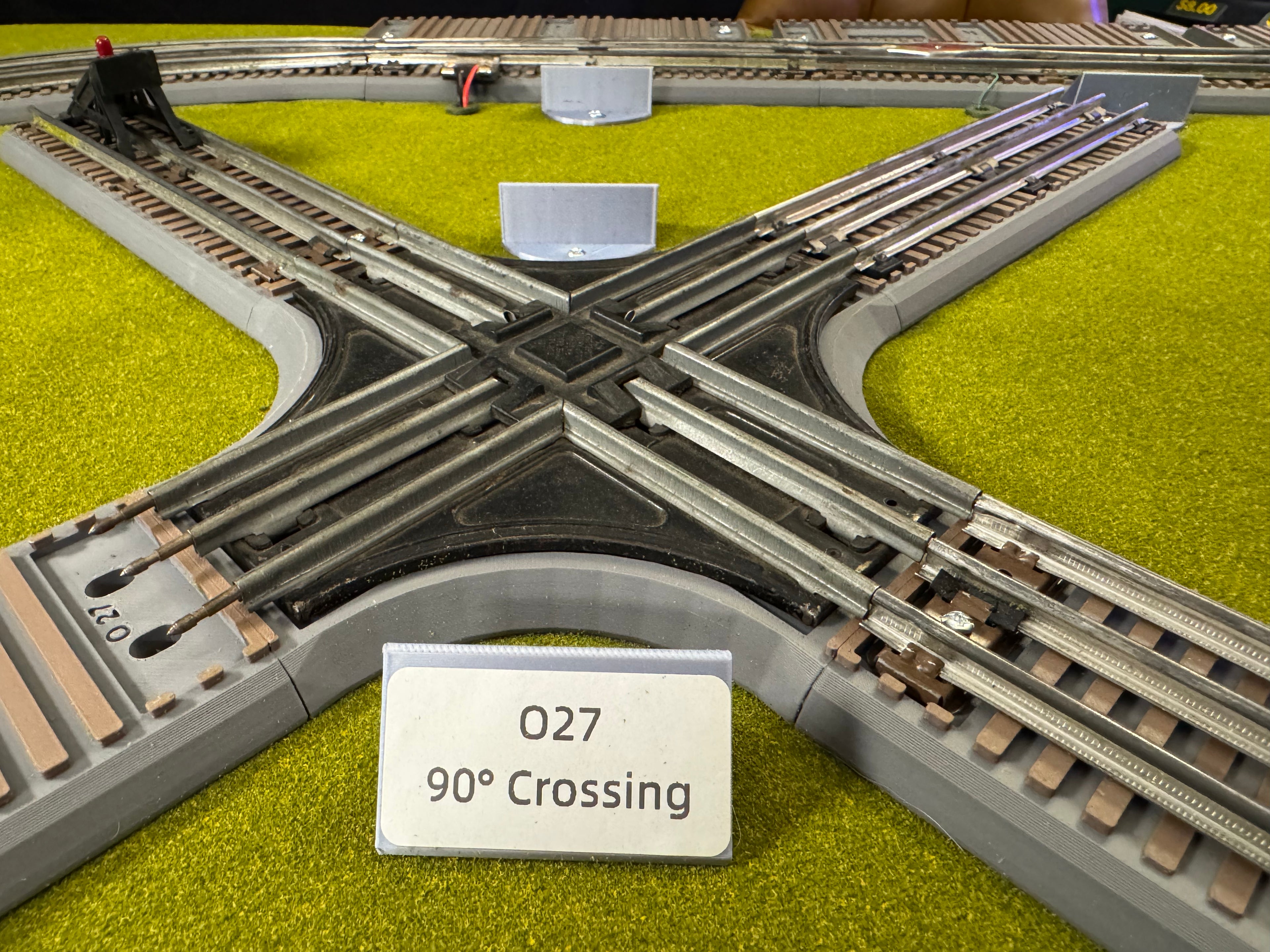 o27 90 Degree Crossing Section